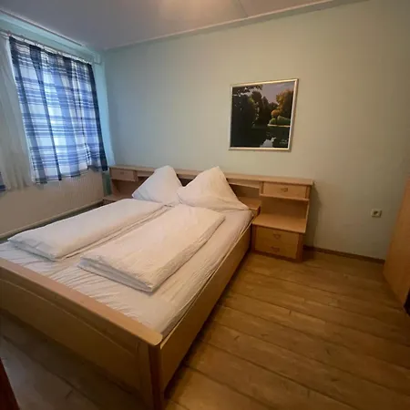 1 Apartment *